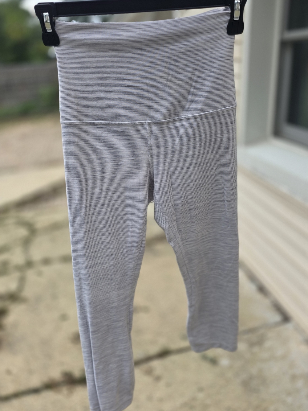 Lululemon Heather Gray Cropped Leggings - Comfortable Everyday Stretch